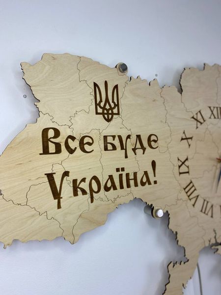 Декоративний настінний годинник з дерева у формі карти України 70х47 см фото — Karta-Ukrainy.com.ua