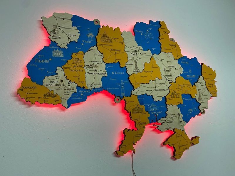 Дерев'яна мапа України з підсвіткою "Патріот", багатошарова, Travel 250&times;165 см фото &mdash; Karta-Ukrainy.com.ua
