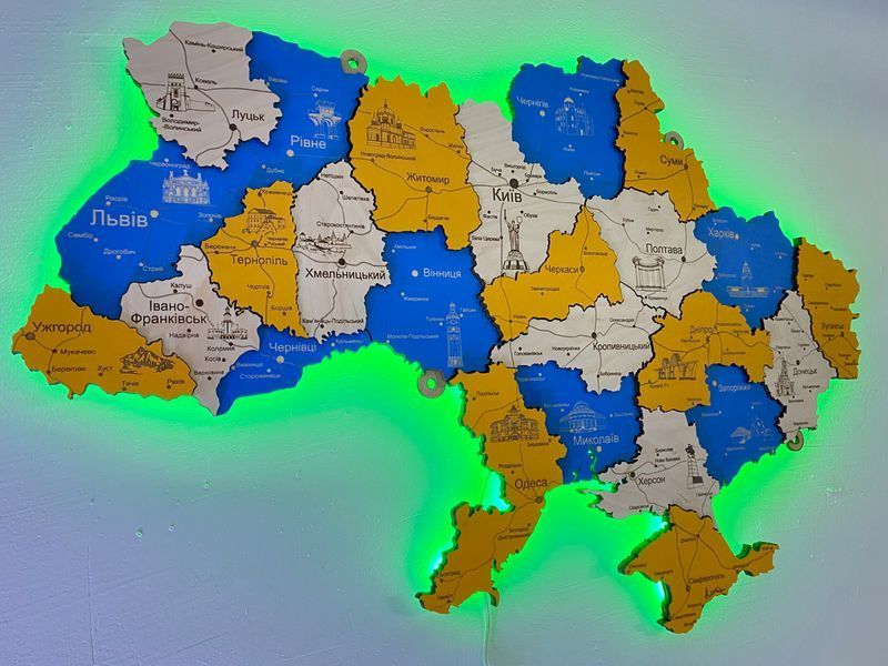 Дерев'яна мапа України з підсвіткою "Патріот", багатошарова, Travel 250&times;165 см фото &mdash; Karta-Ukrainy.com.ua
